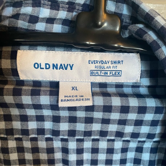 Men’s Old Navy, button-down shirt - Picture 2 of 4